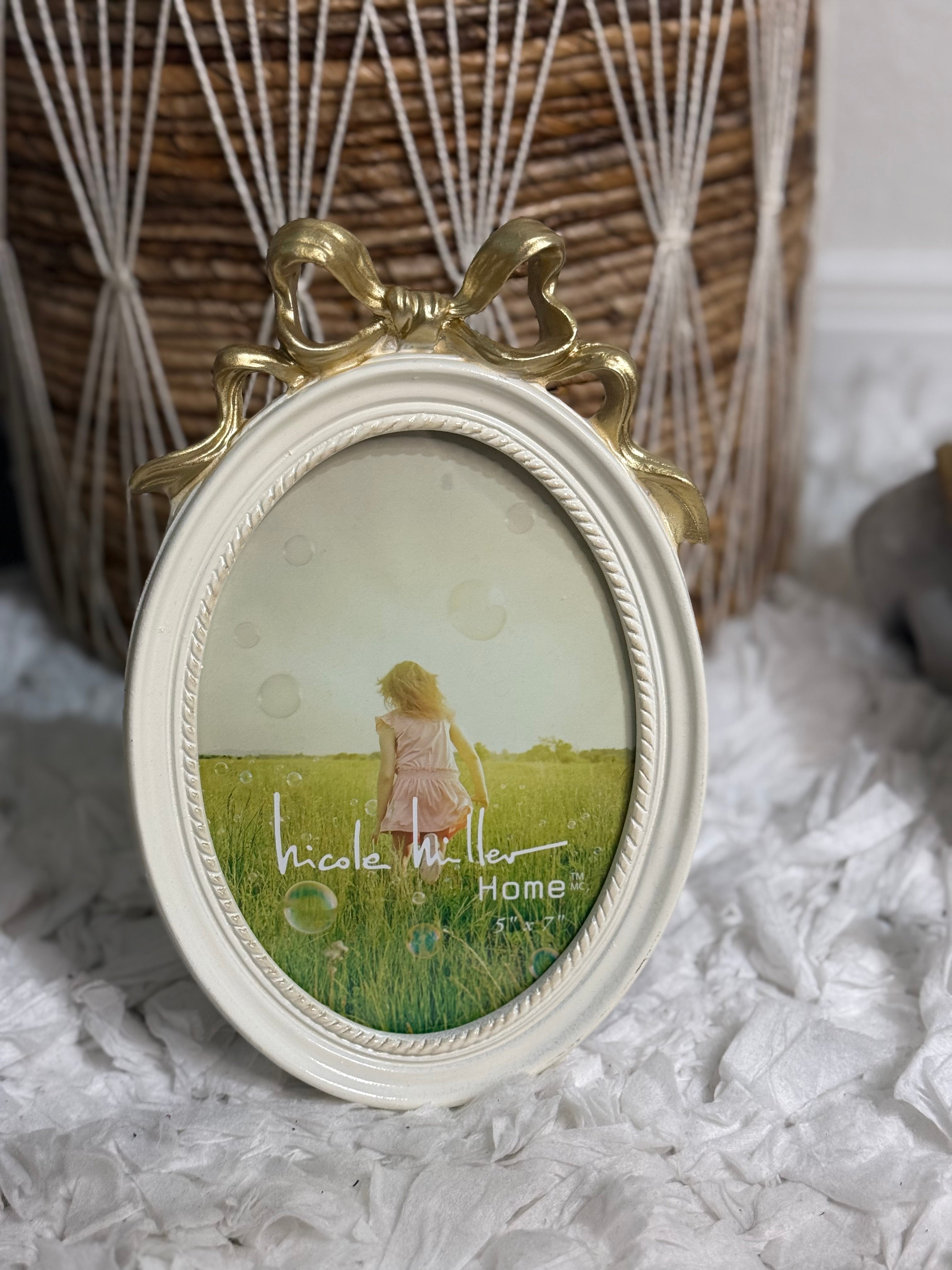 White and gold oval ribbon bow picture frame, vintage shabby chic home accent.