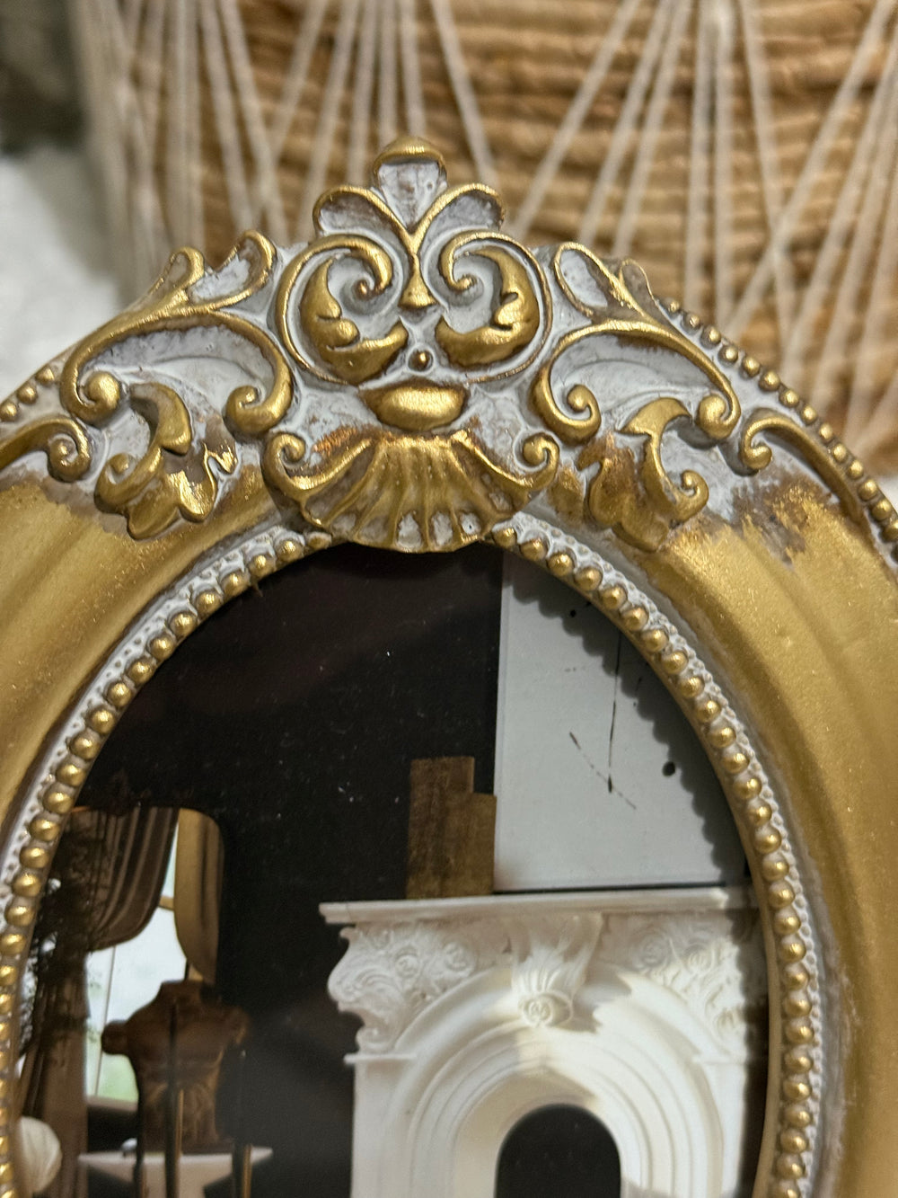 Baroque Style Oval Picture Frame in Antique Gold Tone