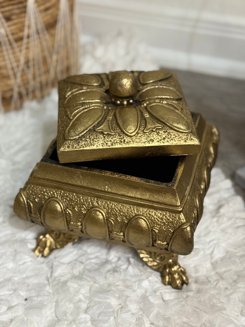 Hollywood Regency Rococo Vintage Style Trinket Jewelry Antique Gold Tome Box